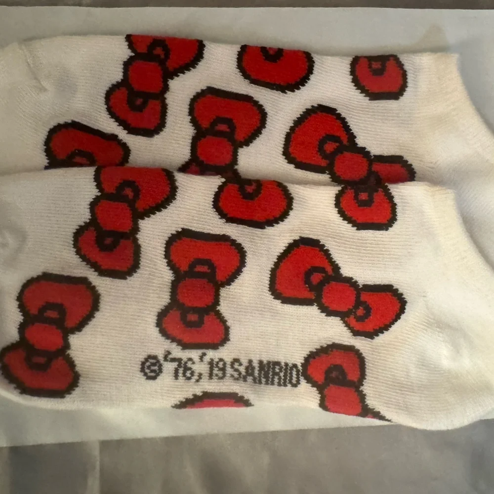 Sanrio Hello Kitty Red Bow Patterned ankle Socks - NWT in plain plastic